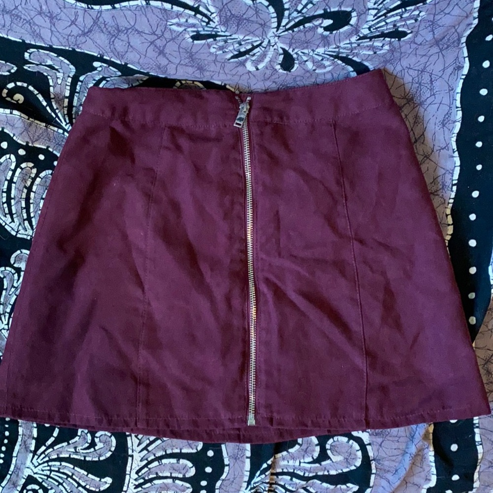 Size 4 divided zip up mini skirt